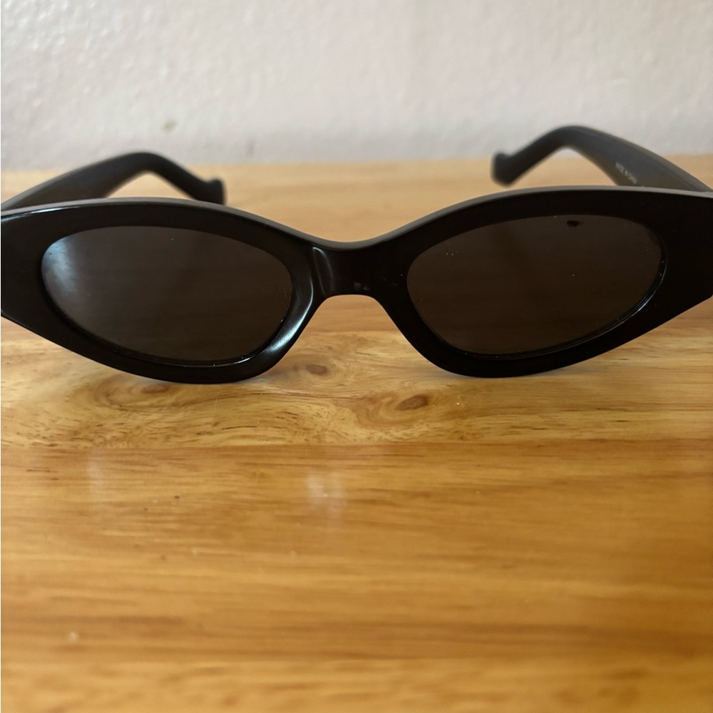 Women's Black Cat-Eye Retro Sunglasses